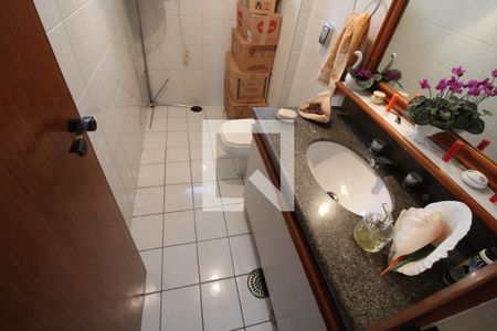 Apartamento à venda com 171m², 4 quartos e 4 vagasBanheiro social