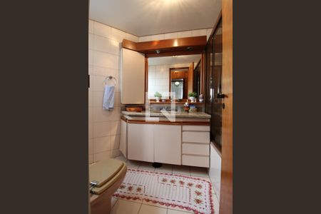 Apartamento à venda com 171m², 4 quartos e 4 vagasDetalhe do banheiro da suíte 1