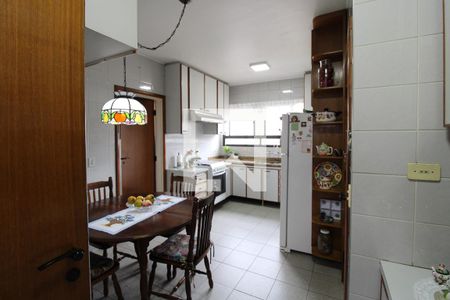 Apartamento à venda com 171m², 4 quartos e 4 vagasCozinha