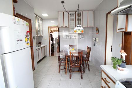 Apartamento à venda com 171m², 4 quartos e 4 vagasCozinha