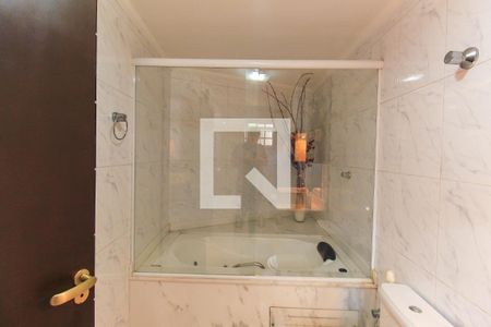 Casa à venda com 298m², 3 quartos e 4 vagasBanheiro do Quarto 1