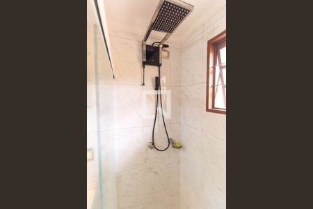 Casa à venda com 298m², 3 quartos e 4 vagasBanheiro do Quarto 1