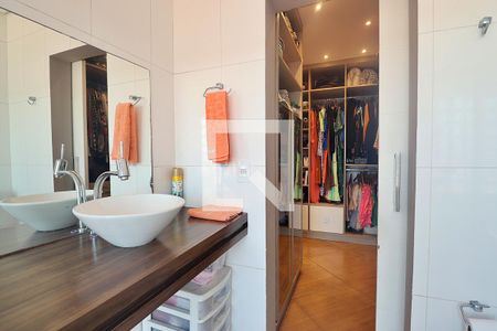 Casa à venda com 258m², 3 quartos e 6 vagasSuíte 1 - Banheiro