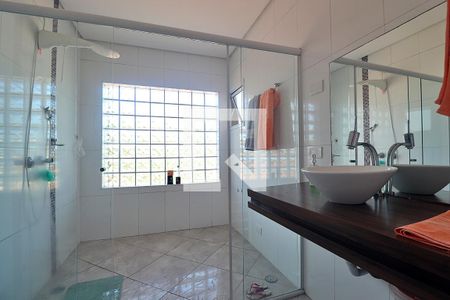 Casa à venda com 258m², 3 quartos e 6 vagasSuíte 1 - Banheiro