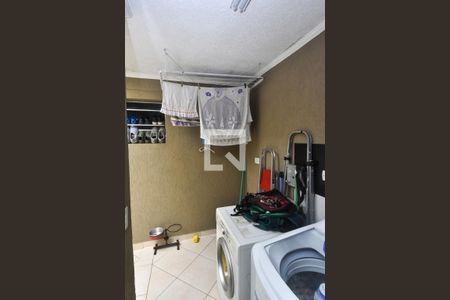 Casa à venda com 250m², 3 quartos e 3 vagasÁrea de Serviço