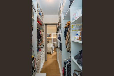 Apartamento à venda com 141m², 4 quartos e 3 vagasCloset da suíte 1