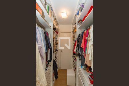 Apartamento à venda com 141m², 4 quartos e 3 vagasCloset da suíte 1