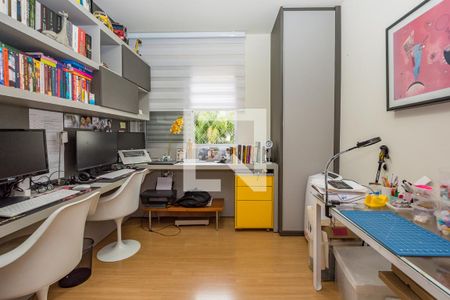 Apartamento à venda com 141m², 4 quartos e 3 vagasQuarto 4