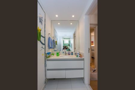 Apartamento à venda com 141m², 4 quartos e 3 vagasBanheiro da Suíte 2