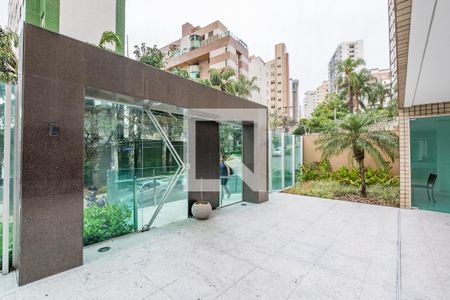 Apartamento à venda com 141m², 4 quartos e 3 vagasEntrada