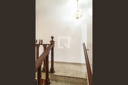 Casa à venda com 125m², 3 quartos e 2 vagasEscada