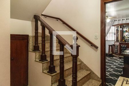 Casa à venda com 125m², 3 quartos e 2 vagasEscada