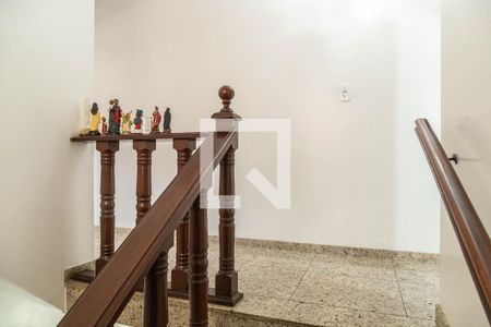 Casa à venda com 125m², 3 quartos e 2 vagasEscada