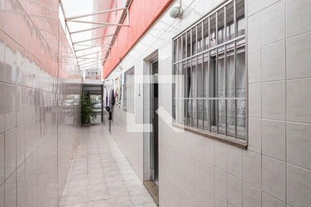 Casa à venda com 125m², 3 quartos e 2 vagasCorredor lateral externo