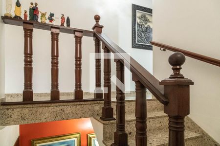 Casa à venda com 125m², 3 quartos e 2 vagasEscada