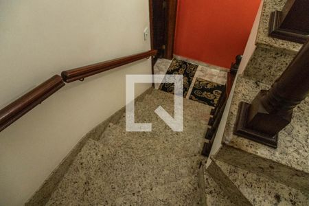 Casa à venda com 125m², 3 quartos e 2 vagasEscada