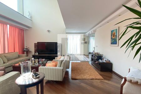 Casa de condomínio à venda com 475m², 4 quartos e 4 vagasSala
