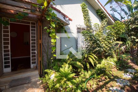 Casa à venda com 250m², 3 quartos e 3 vagasFachada