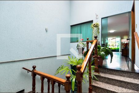 Casa à venda com 314m², 3 quartos e 4 vagasEscada Sala/Quartos 