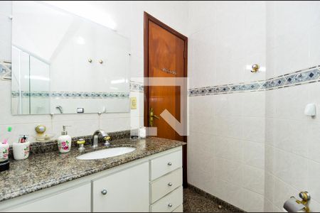 Casa à venda com 314m², 3 quartos e 4 vagasBanheiro Social