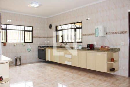 Casa à venda com 583m², 4 quartos e 6 vagas Casa à venda com 583m², 4 quartos e 6 vagasCozinha