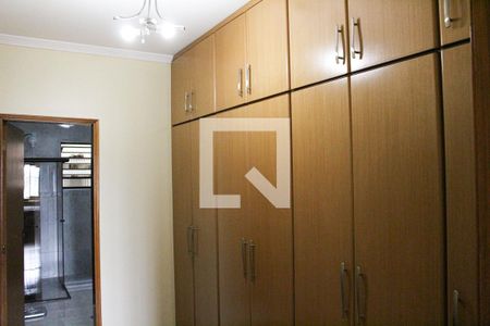 Casa à venda com 583m², 4 quartos e 6 vagas Casa à venda com 583m², 4 quartos e 6 vagasCloset da suíte