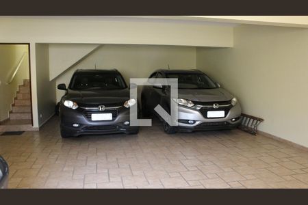 Casa à venda com 583m², 4 quartos e 6 vagas Casa à venda com 583m², 4 quartos e 6 vagasGaragem