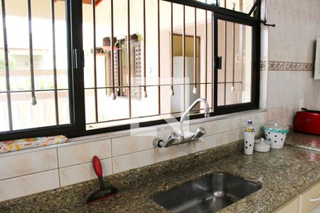 Casa à venda com 583m², 4 quartos e 6 vagas Casa à venda com 583m², 4 quartos e 6 vagasCozinha