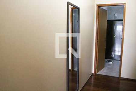 Casa à venda com 583m², 4 quartos e 6 vagas Casa à venda com 583m², 4 quartos e 6 vagasCloset da suíte