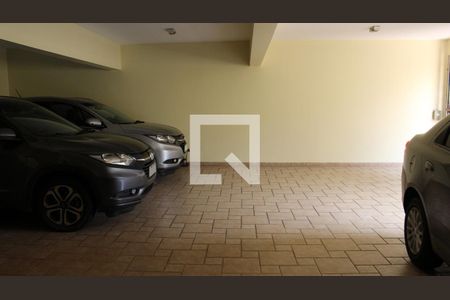 Casa à venda com 583m², 4 quartos e 6 vagas Casa à venda com 583m², 4 quartos e 6 vagasGaragem