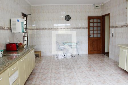 Casa à venda com 583m², 4 quartos e 6 vagas Casa à venda com 583m², 4 quartos e 6 vagasCozinha