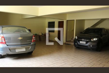 Casa à venda com 583m², 4 quartos e 6 vagas Casa à venda com 583m², 4 quartos e 6 vagasGaragem