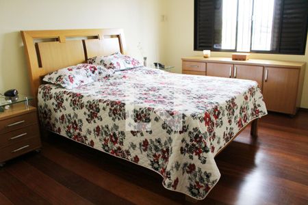 Casa à venda com 583m², 4 quartos e 6 vagas Casa à venda com 583m², 4 quartos e 6 vagasSuíte