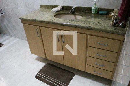 Casa à venda com 583m², 4 quartos e 6 vagas Casa à venda com 583m², 4 quartos e 6 vagasBanheiro da Suíte