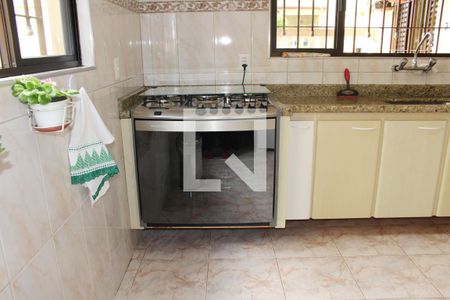 Casa à venda com 583m², 4 quartos e 6 vagas Casa à venda com 583m², 4 quartos e 6 vagasCozinha