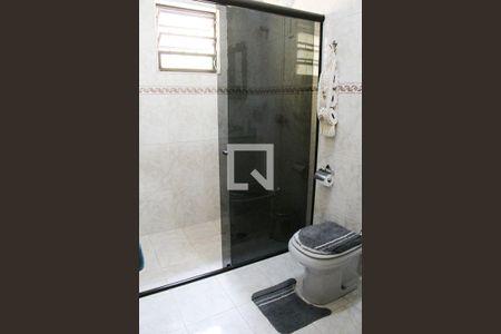 Casa à venda com 583m², 4 quartos e 6 vagas Casa à venda com 583m², 4 quartos e 6 vagasBanheiro