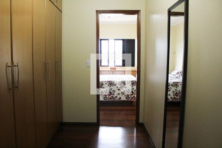 Casa à venda com 583m², 4 quartos e 6 vagas Casa à venda com 583m², 4 quartos e 6 vagasCloset da suíte