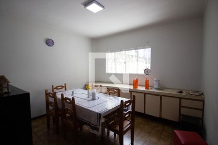 Casa à venda com 360m², 4 quartos e 4 vagas Casa à venda com 360m², 4 quartos e 4 vagasCozinha