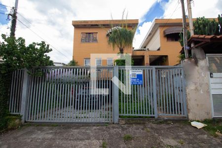 Casa à venda com 360m², 4 quartos e 4 vagas Casa à venda com 360m², 4 quartos e 4 vagasFachada