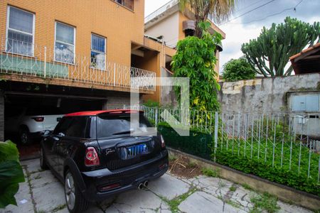 Casa à venda com 360m², 4 quartos e 4 vagas Casa à venda com 360m², 4 quartos e 4 vagasGaragem