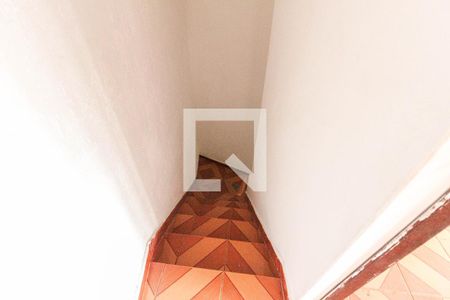 Casa para alugar com 100m², 2 quartos e sem vaga Casa para alugar com 100m², 2 quartos e sem vagaEscada