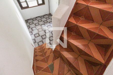 Casa para alugar com 100m², 2 quartos e sem vaga Casa para alugar com 100m², 2 quartos e sem vagaEscada