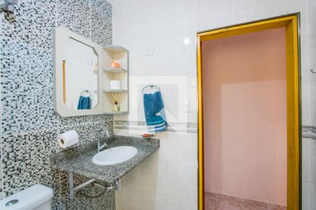 Casa à venda com 187m², 2 quartos e 2 vagasBanheiro social