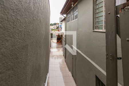 Casa à venda com 300m², 4 quartos e 3 vagasCorredor quintal - garagem