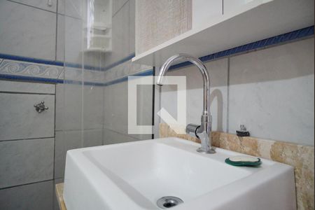 Apartamento para alugar com 60m², 2 quartos e sem vagaBanheiro