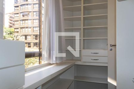 Apartamento à venda com 90m², 2 quartos e 2 vagas Apartamento à venda com 90m², 2 quartos e 2 vagasCloset da suíte