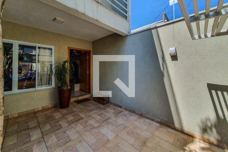 Garagem de casa à venda com 3 quartos, 162m² em Vila Firmiano Pinto, São Paulo