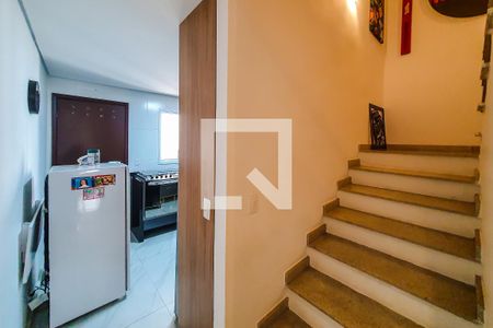 Casa à venda com 162m², 3 quartos e 1 vaga Casa à venda com 162m², 3 quartos e 1 vagaEscada