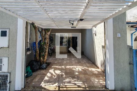 Entrada Garagem de casa à venda com 3 quartos, 162m² em Vila Firmiano Pinto, São Paulo