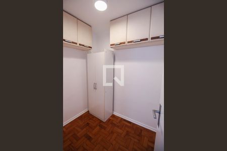 Apartamento à venda com 71m², 2 quartos e 1 vaga Apartamento à venda com 71m², 2 quartos e 1 vagaQuarto de Serviço